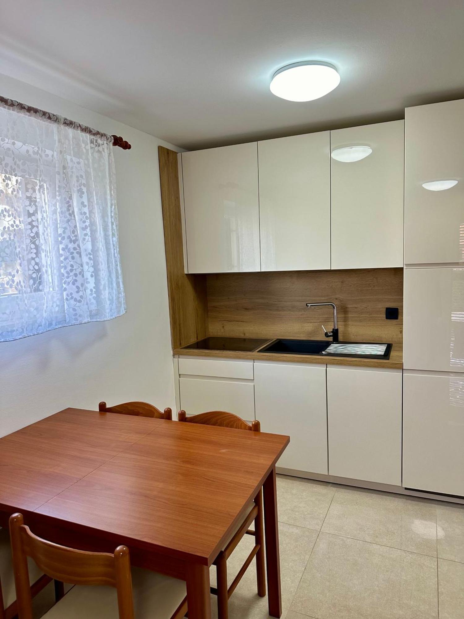 Apartment Sara Njivice Extérieur photo